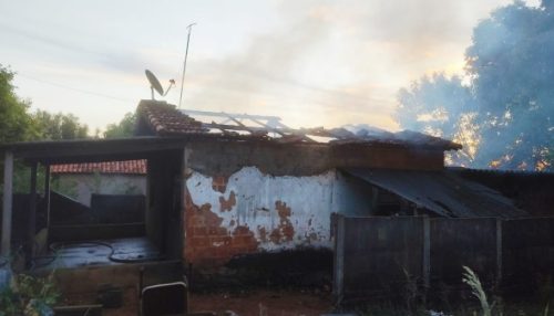Incêndio destrói residência em Mariápolis