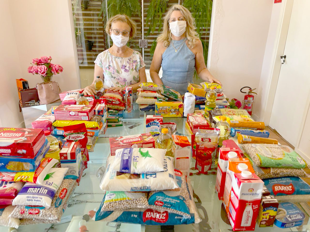 Lions Clube de Adamantina arrecada toalhas, celulares  e alimentos para doações