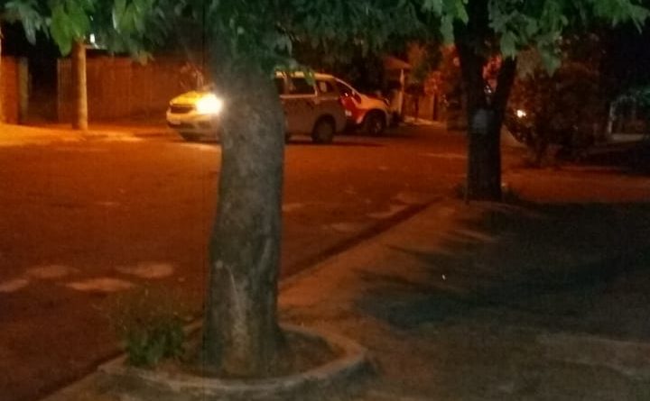 Indivíduo desconhecido assusta moradores ao invadir quintais de residências em Lucélia