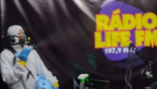Limper  Sec Adamantina realiza com profissionalismo a sanitização na Rádio Life FM