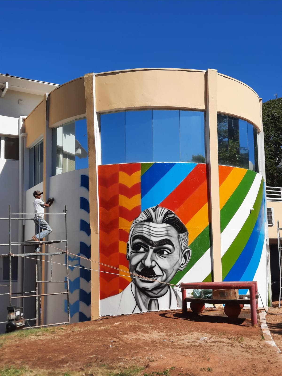 Biblioteca Municipal recebe intervenção artística alusiva a Monteiro Lobato