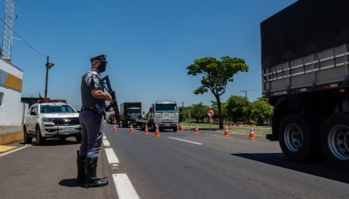 Polícia Rodoviária intensifica fiscalização em estradas da região no feriado e dá recomendações de segurança