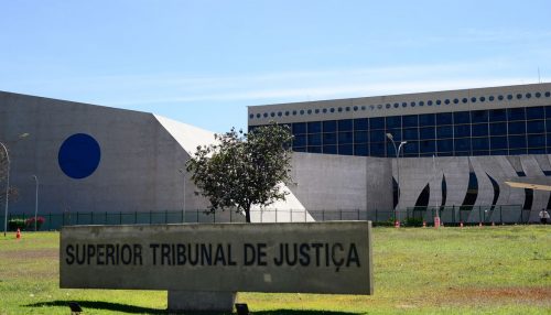 STF decide que estados podem vetar público em cultos e missas