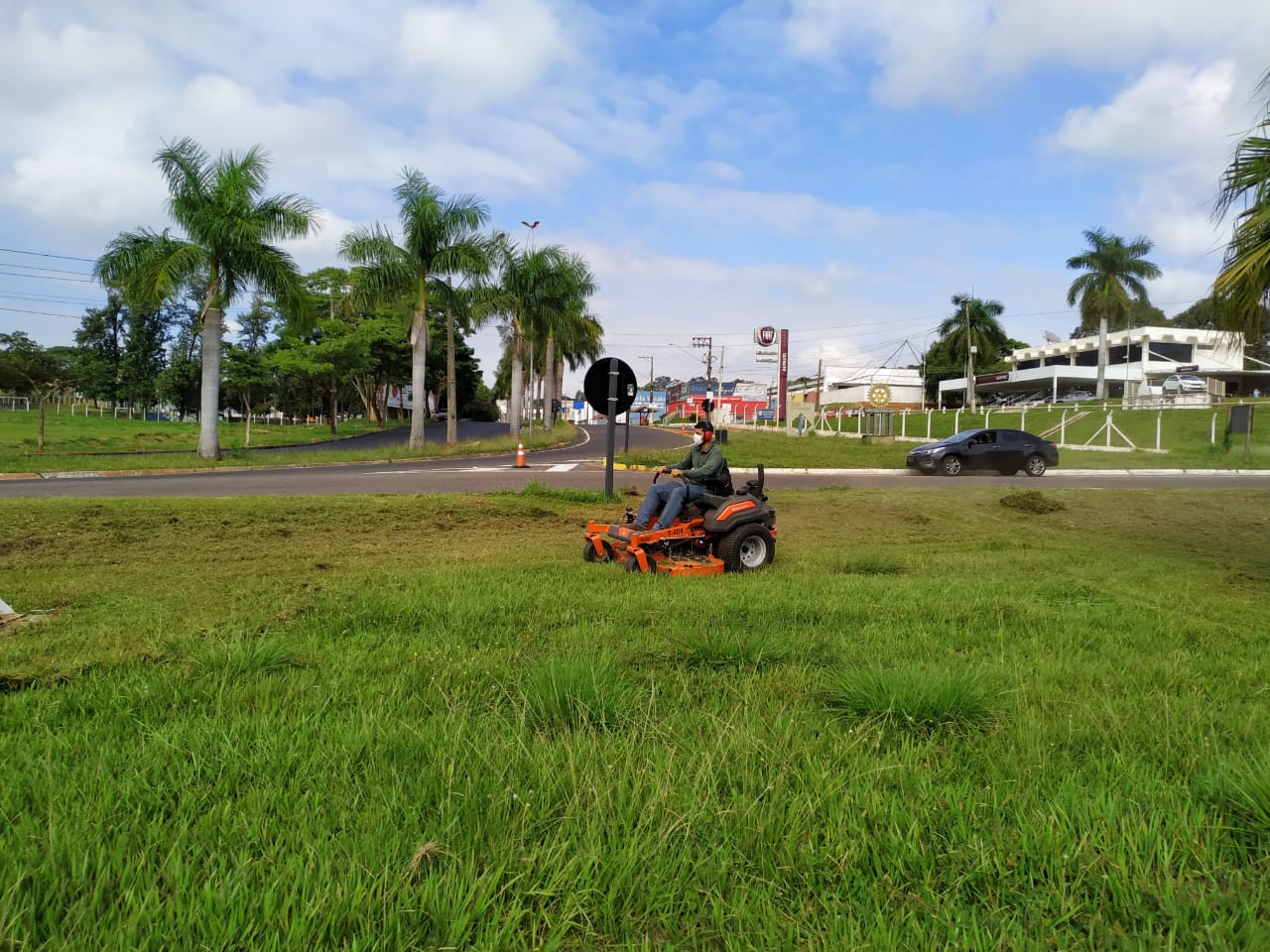 Frota da SAAMA é reforçada com novo roçador de grama