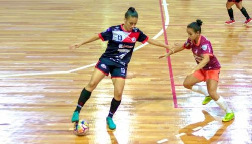 Atleta de Lucélia, Carol Anizia, é destaque no futsal feminino