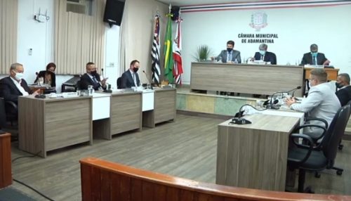 Por unanimidade, Câmara aprova projeto de lei para divulgar nomes de vacinados