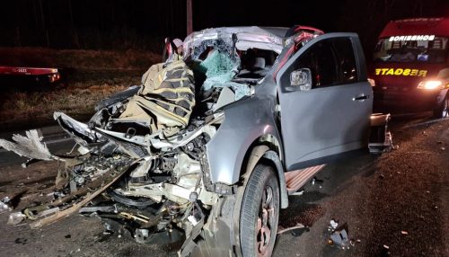 Homem morre após bater caminhonete na traseira de caminhão na Rodovia Raposo Tavares