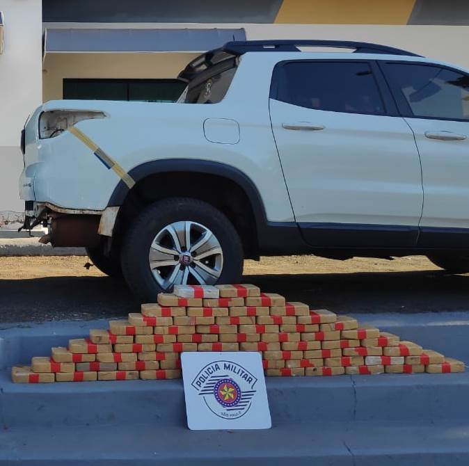 Polícia Rodoviária prende mulher com carga mais de 60 tijolos de pasta base de cocaína em Adamantina