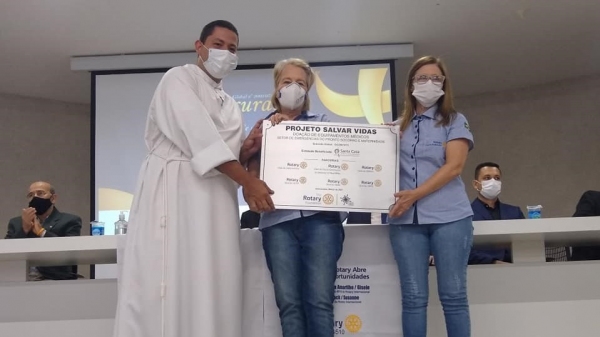 Em solenidade híbrida internacional, Rotary formaliza entrega de equipamentos à Santa Casa