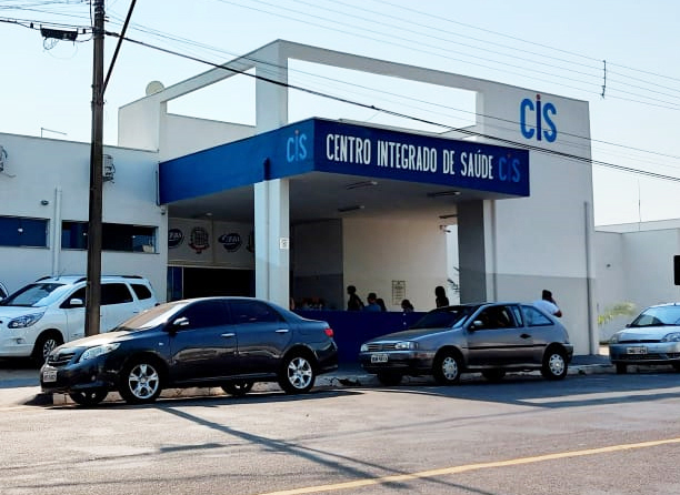 Filha reclama à Câmara aplicação de 2ª dose diferente da 1ª dose recebida pela mãe contra a Covid-19