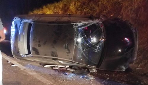 Homem morre em acidente entre carro e bitrem na SP-294