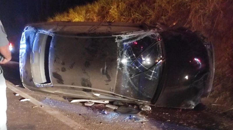 Homem morre em acidente entre carro e bitrem na SP-294