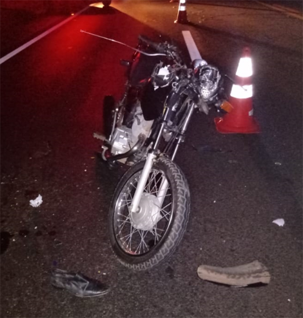 Motociclista morre após bater na traseira de caminhão na SP-294