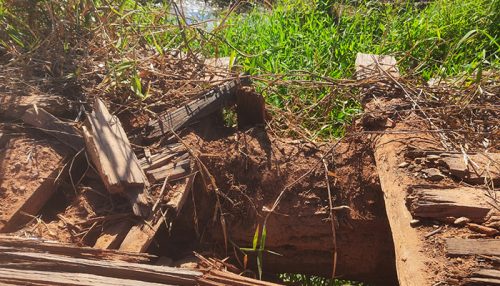 Ponte está deteriorando e oferece risco de passagem aos condutores