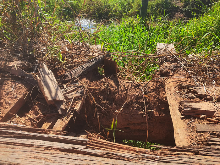 Ponte está deteriorando e oferece risco de passagem aos condutores