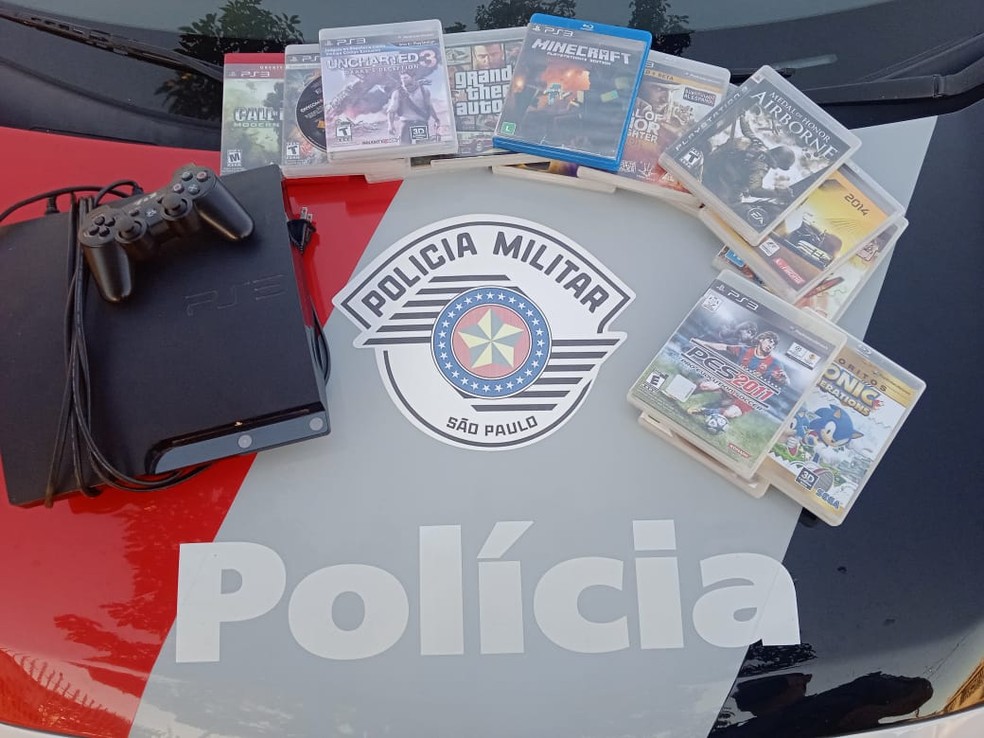 Rapaz é detido suspeito de invadir casa e furtar videogame, jogos e correntes de ouro
