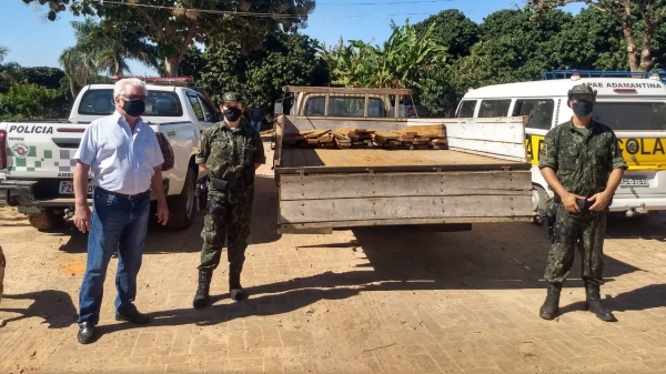 Madeira apreendida em fiscalização da PM Ambiental é doada à APAE de Adamantina