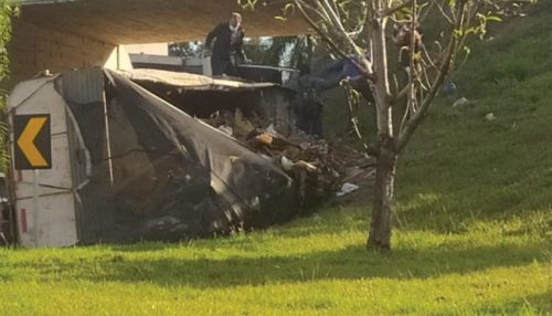 Caminhão da Prefeitura de Adamantina se envolve em acidente