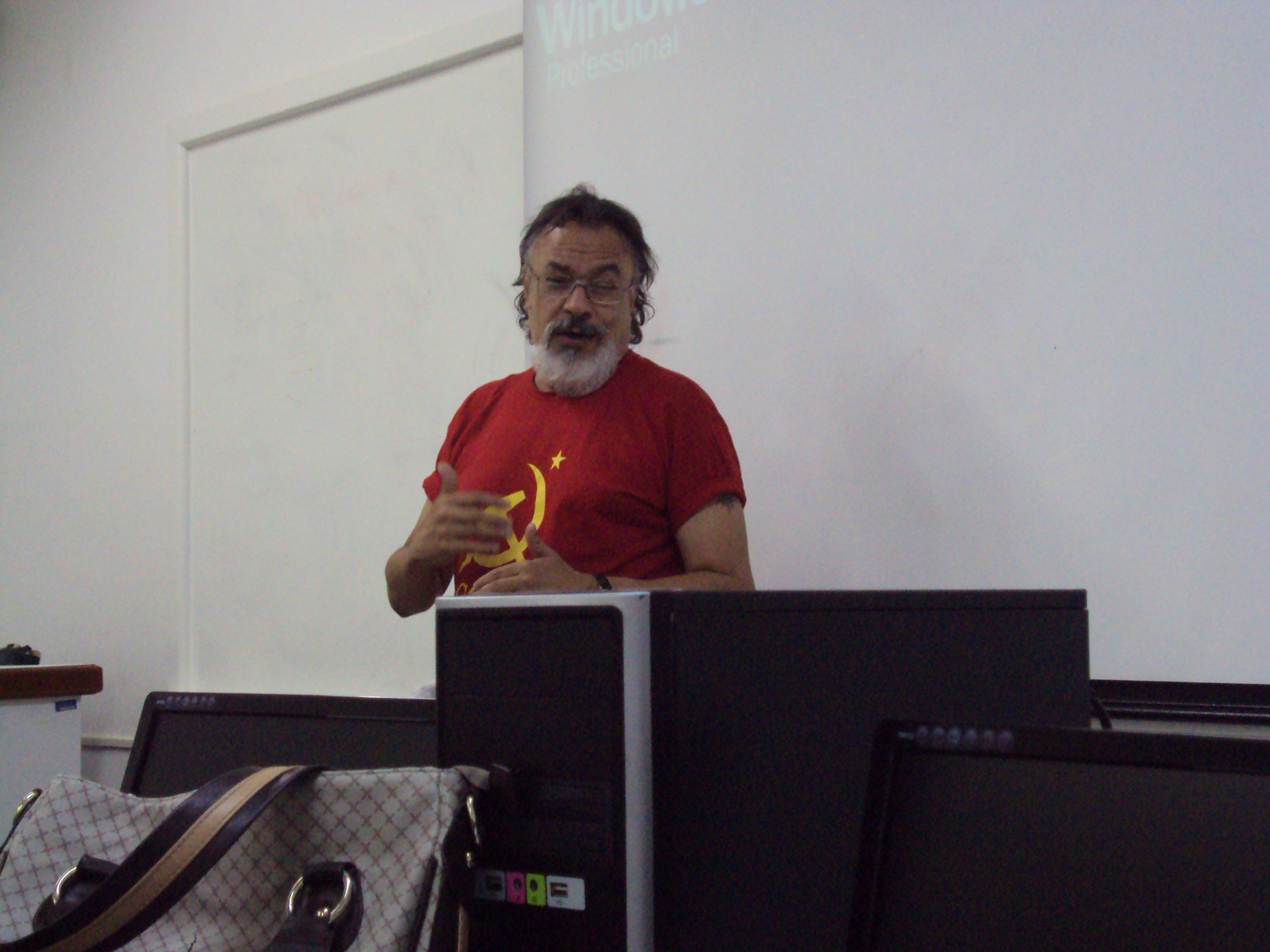 Autonomia Universitária marca presença nas PAREDES ALVAS...