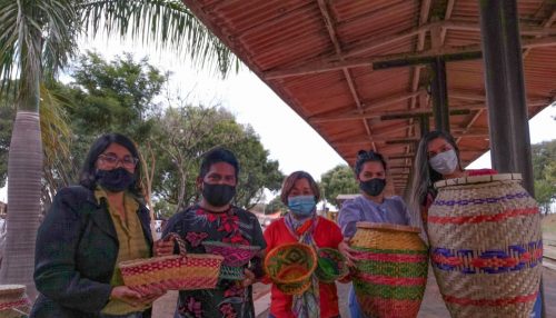 Artesanato  indígenas em Adamantina.