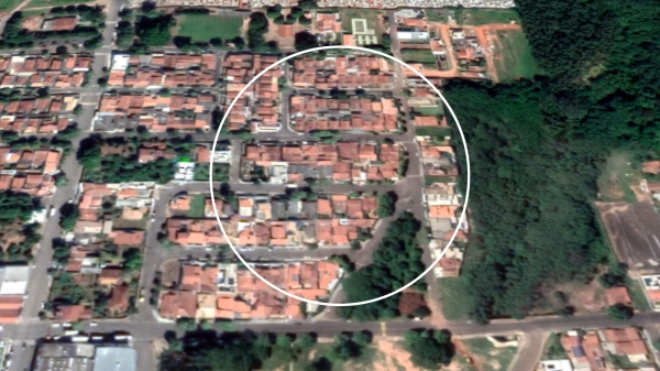 Moradores da Cecap se assustam com bombas jogadas de camionete em alta velocidade