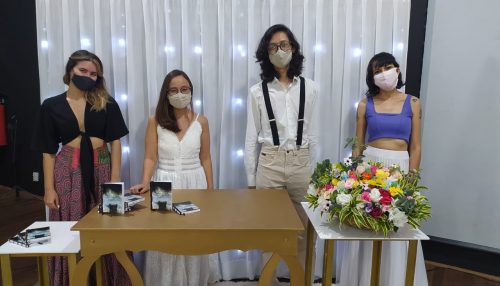 Coletivo Rolê Literário lança o livro Flor e Ser