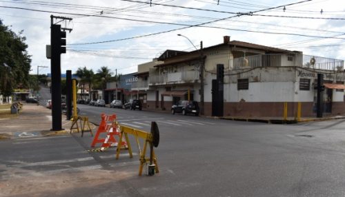 Cruzamento da Adhemar de Barros x Padre Nóbrega terá proibição de conversão à esquerda