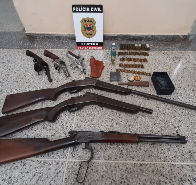 Polícia Civil prende homem e apreende várias armas e munições