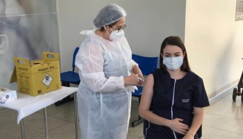 Vacinação contra a Covid-19 completa 6º mês; hoje 74,41% dos adamantinenses receberam 1ª dose