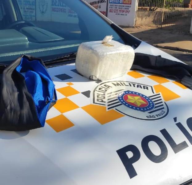Polícia Rodoviária prende mulher com mais de 4 kg de droga presos ao corpo na SP-294