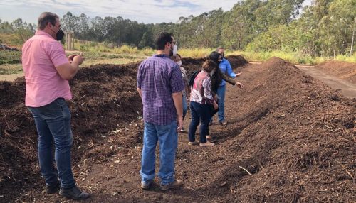 Vereadoras de Pacaembu vem a Adamantina para conhecer o pátio de compostagem