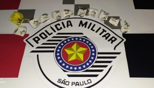 Com cocaína no tênis, dupla é pela PM por tráfico de drogas e associação ao tráfico em Adamantina