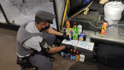Polícia Rodoviária apreende mais de 9 kg de cocaína líquida durante fiscalização na SP-270