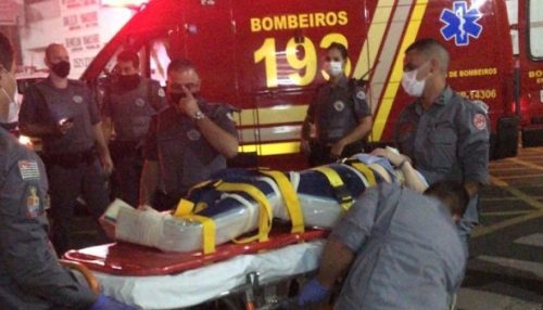 Acidente entre carro e moto no centro de Adamantina deixa mulher ferida