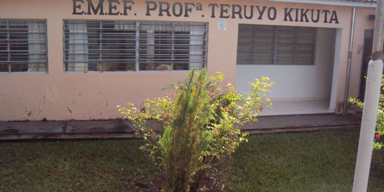 Após casos de covid-19, escola Teruyo Kikuta passa por sanitização