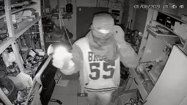 Relojoaria é alvo de furto em Adamantina, autor entrou pelo telhado