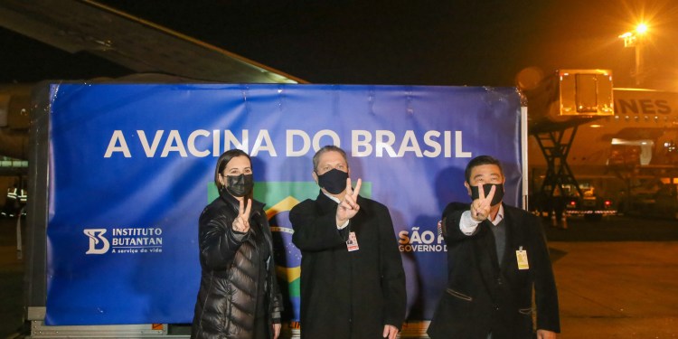 SP recebe insumos para fabricação de mais 4 milhões de doses da vacina do Butantan