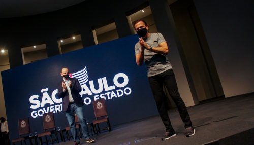 Estado de SP pagará R$ 1 mil para manter alunos do ensino médio na escola