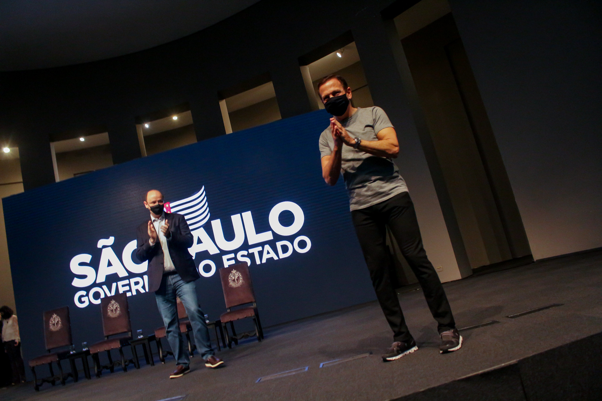 Estado de SP pagará R$ 1 mil para manter alunos do ensino médio na escola