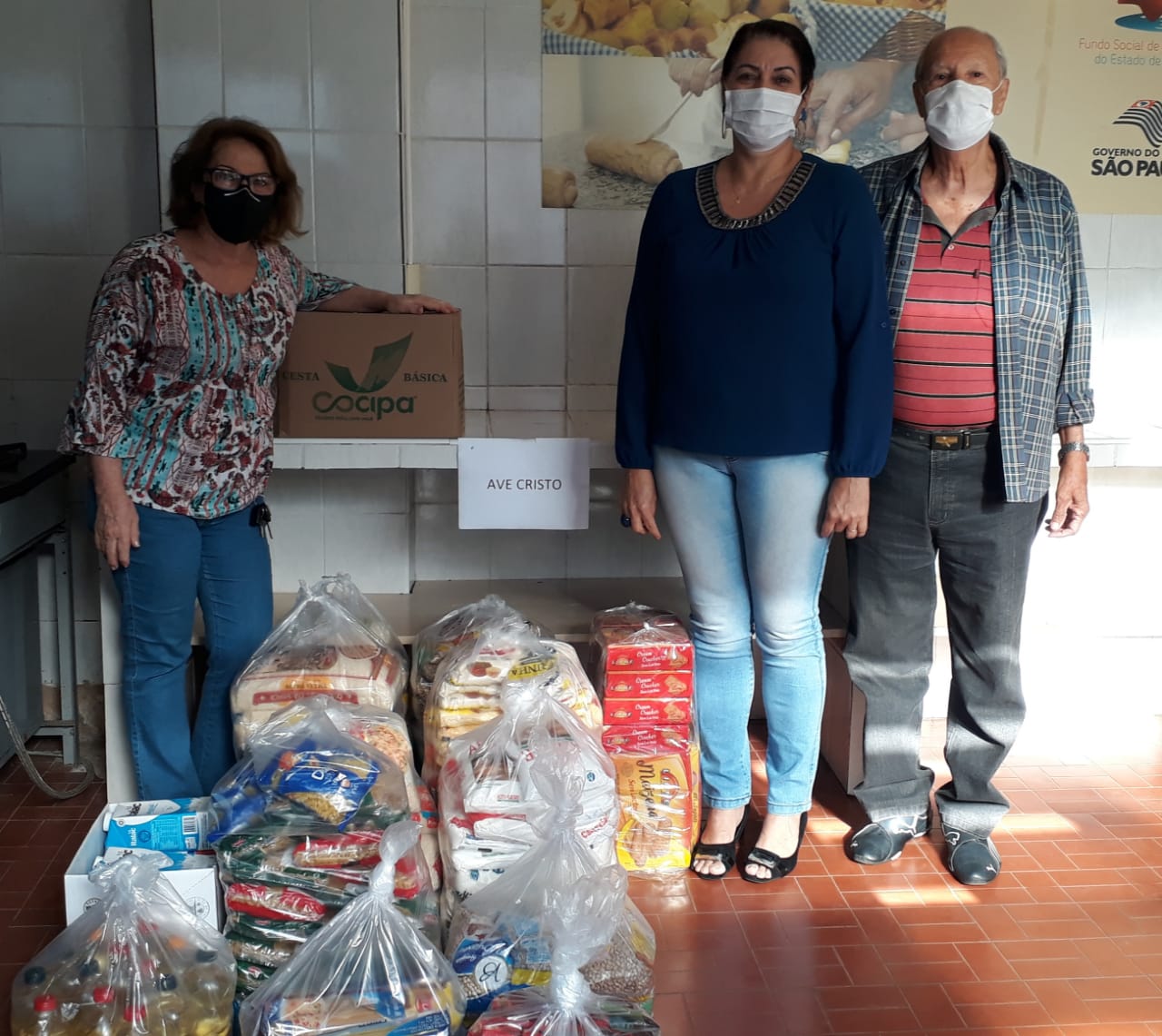 474 quilos de alimentos são entregues ao Ave Cristo e a Casa da Sopa