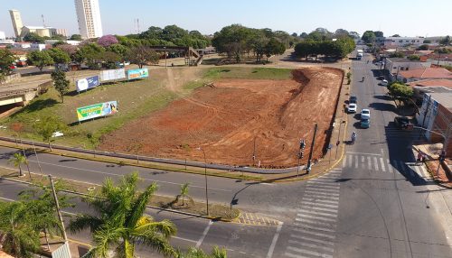 Obras resultarão em nova faixa de tráfego, canteiro, calçadas e paisagismo ao lado do Terminal Rodoviário