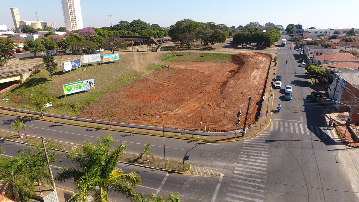 Obras resultarão em nova faixa de tráfego, canteiro, calçadas e paisagismo ao lado do Terminal Rodoviário