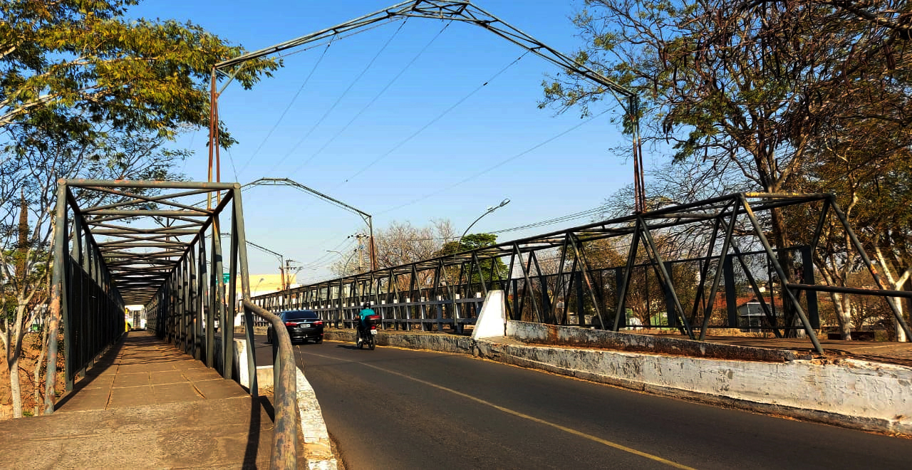 Após verificarem danos em ferragens, vereadores pedem vistoria no pontilhão da Rua Joaquim Nabuco