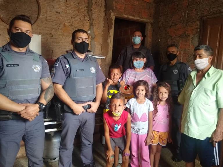 Fã da Polícia Militar é presenteado com bolo em seu aniversário em Adamantina