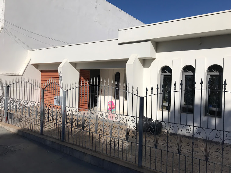 SIGA MAIS visita casa onde bolivianos moram e trabalham como autônomos