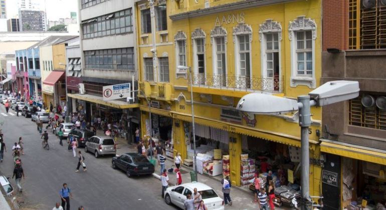 Estado de SP libera amanhã 100% de ocupação no comércio