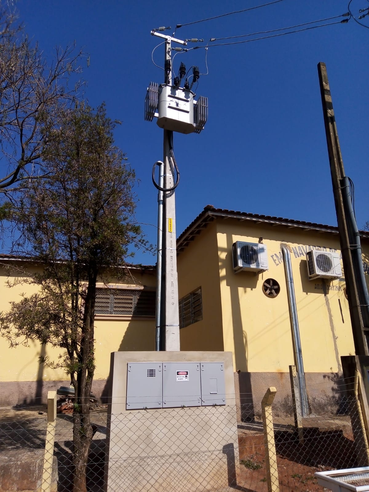 Prefeitura de Adamantina finaliza adequações para funcionamento dos aparelhos de ar-condicionado na EMEF Navarro de Andrade