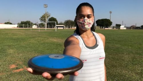 Aos 16 anos, adamantinense quer conquistar espaço no atletismo com o lançamento de disco
