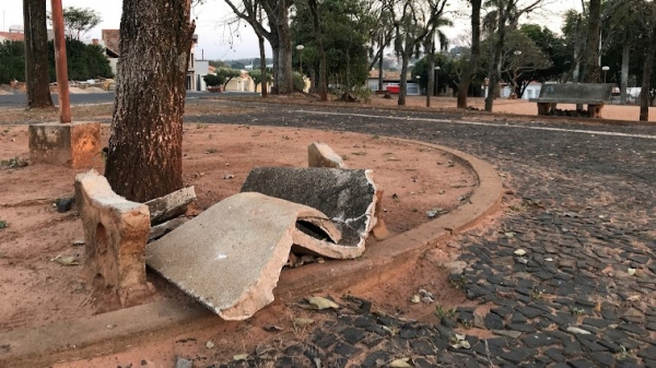 Moradores relatam abandono da Praça da Estrela; procurada, Prefeitura não responde ao SIGA MAIS