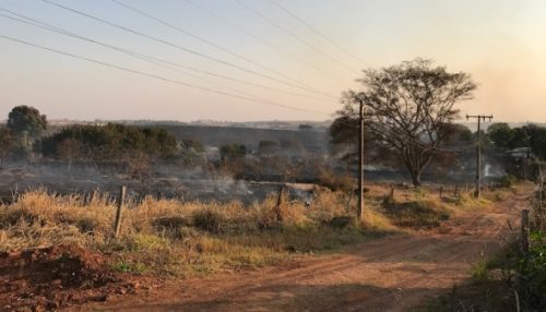 Novo incêndio devasta área de vegetação entre o San Miguel 2 e o clube da Polícia Civil